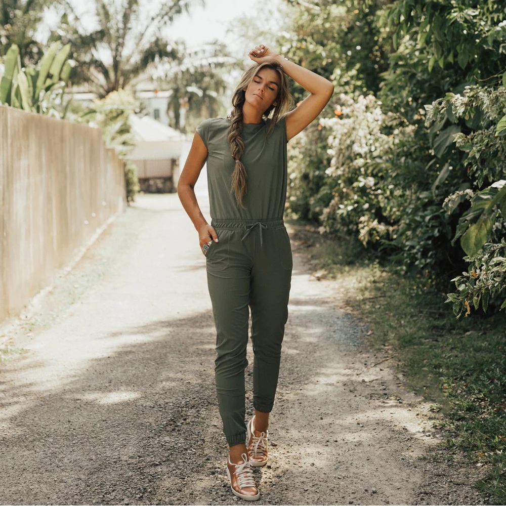Albion Fit women’s cap sleeve jumpsuit in sage size XS PETITE